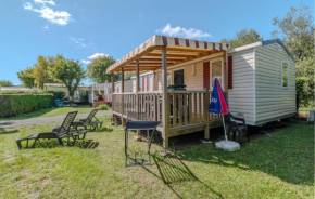 3 Bedroom Gorgeous StaCaravan In Les Mathes